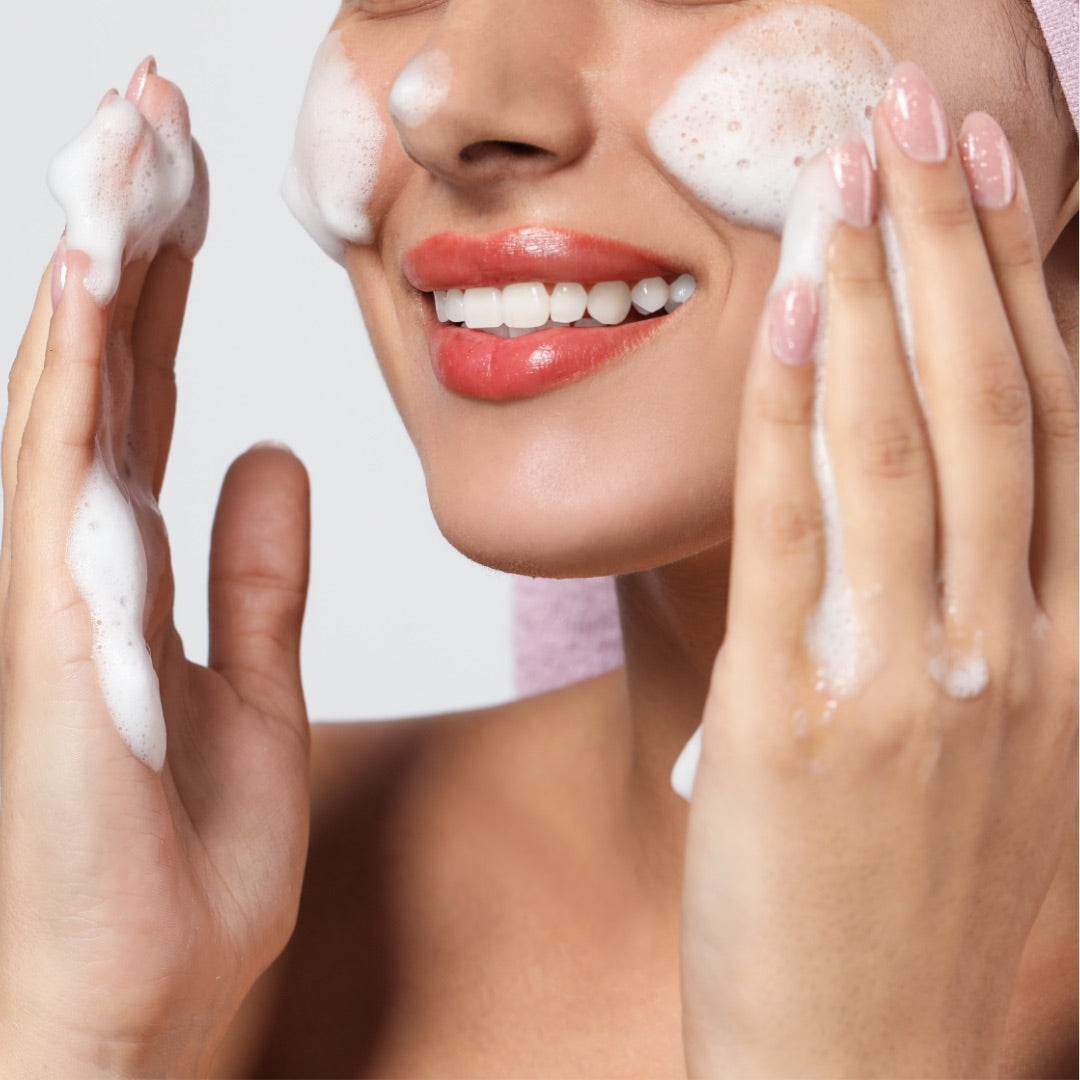Nettoyant illuminant pour le visage solide